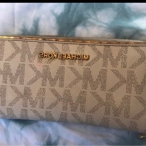Micheal Kors wallet